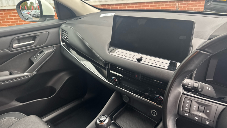 Nissan Qashqai 1.3 DiG-T MH N-Connecta 5dr Petrol Hatchback